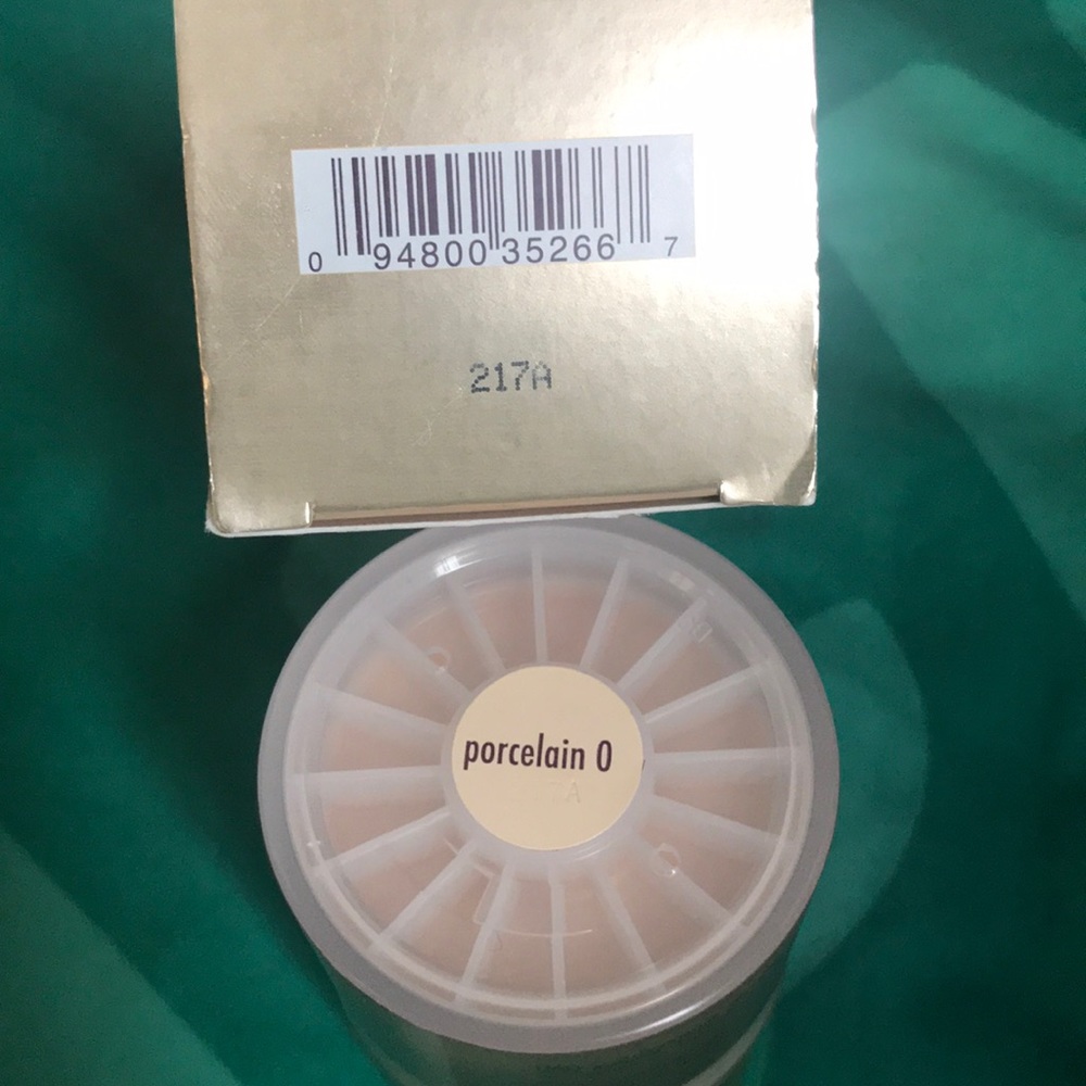 STILA FOUNDATION & CONCEALER - Picture 6 of 6
